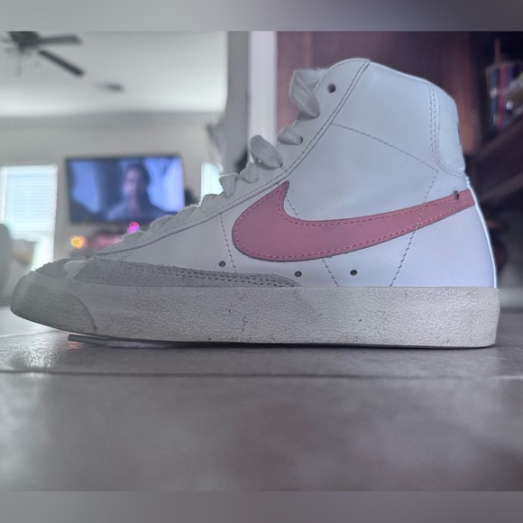 Nike White and Pink High-Tops - Picture 1 of 5